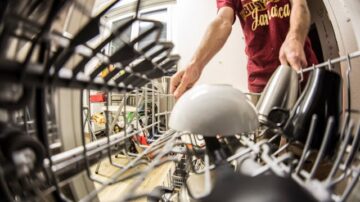 Co zrobić, gdy zabraknie kapsułki do zmywarki? Domowe rozwiązania awaryjne