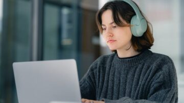 Słuchawki bezprzewodowe nauszne – ranking i przegląd modeli