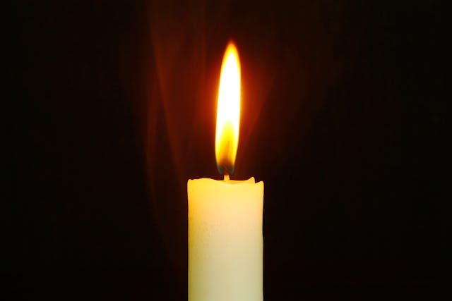 Wykres świecowy (candlestick chart) – jak czytać dane rynkowe z precyzją