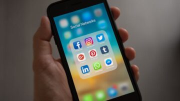 Jak sprawnie przenieść kontakty z telefonu na telefon?