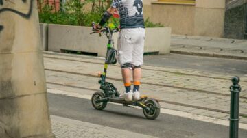 UOKiK skontrolował chińskie hulajnogi. Połowa z błędami, ale bez zagrożenia dla użytkowników