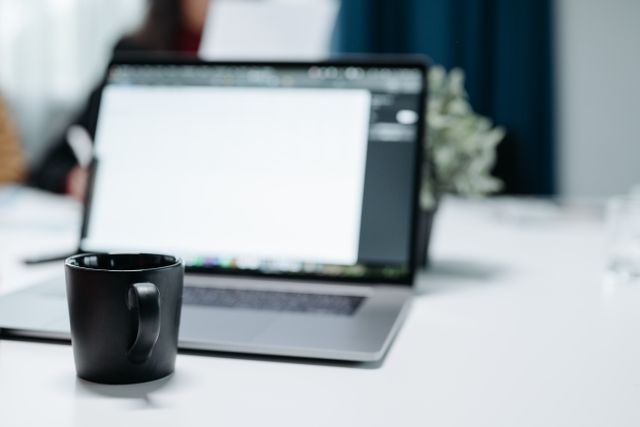Jakie wymiary w centymetrach mają laptopy 13-, 15- i 17-calowe?