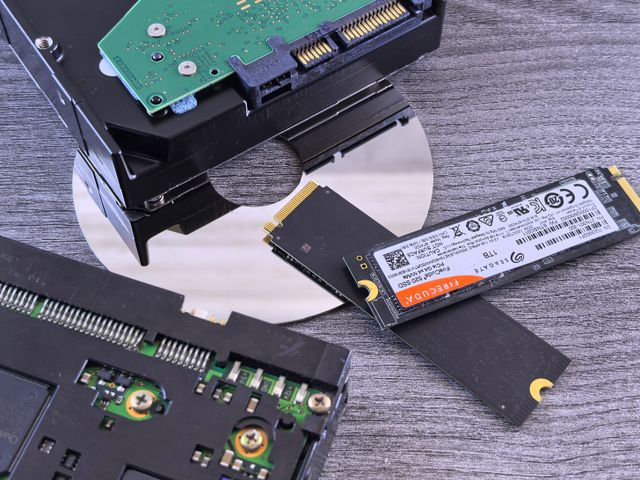Jak sklonować dysk systemowy? Proste przenoszenie HDD na SSD